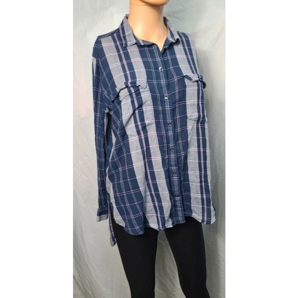 Plaid long sleeve hi low button up long top size Large Blue Pink front pockets